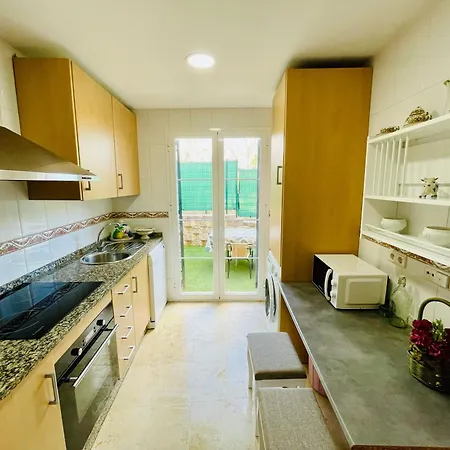Spacious With Private Garden Pool And Bbq - Magnolia شقة بينالماذينا